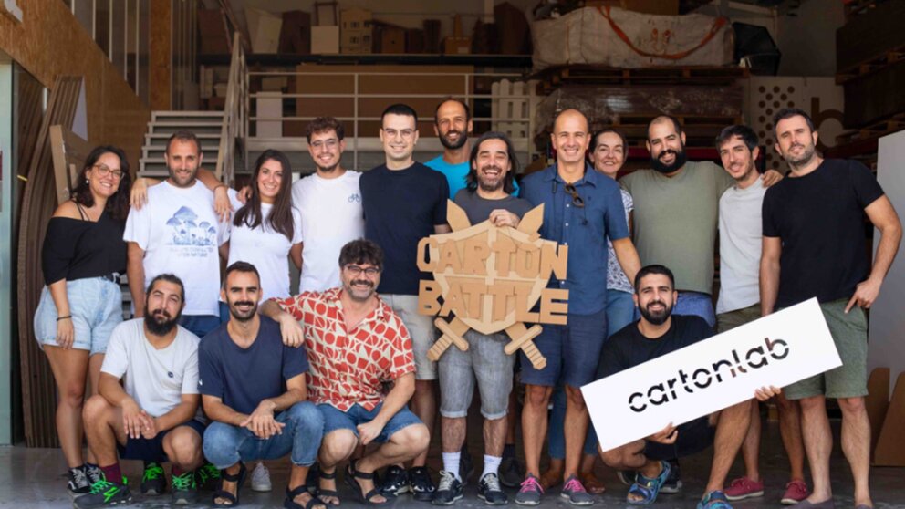 Los diseñadores de Cartonlab han dado forma a las ruedas para la carrera, las medallas para los ganadores e incluso a un juego de bolos para la zona infantil.