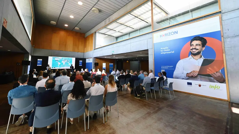 Imagen de una de las charlas del 'Foro Horizon' celebrada el año pasado en el Auditorio Víctor Villegas.